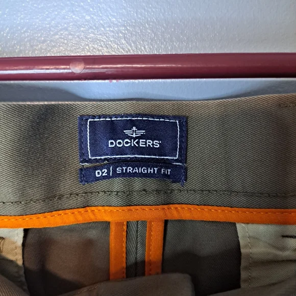 Dockers pants. Size 33×32 - Picture 2 of 4